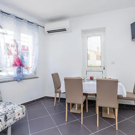 Charmig Near With Veiw ヴルブニク