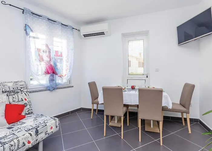 Charmig Near With Veiw Vrbnik (Primorje-Gorski Kotar)